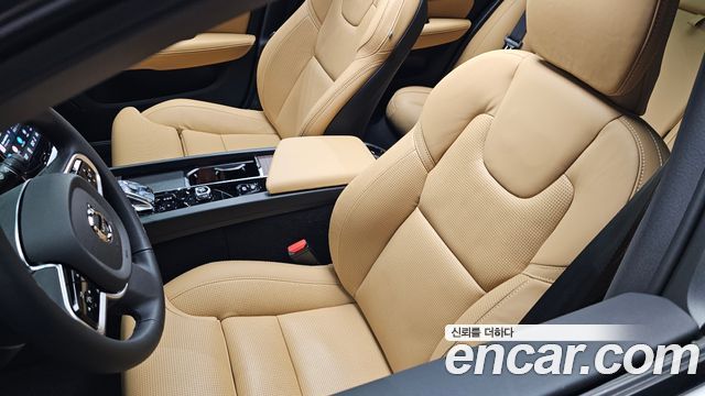 Volvo V60 2025 — photo 28