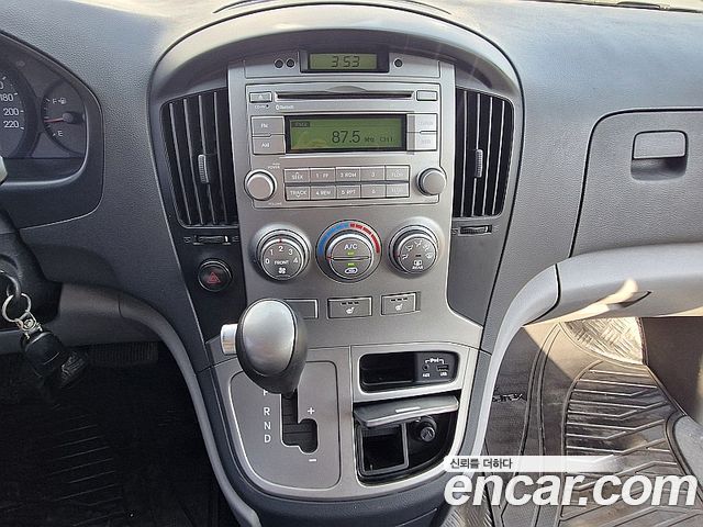 Hyundai Starex 2015 — photo 8