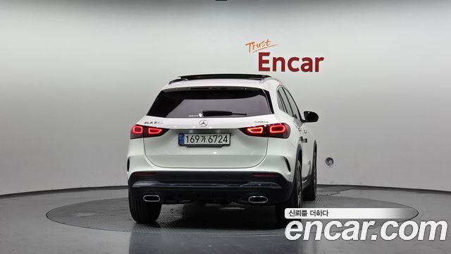 Mercedes-Benz GLA-Class 2020 — photo 4