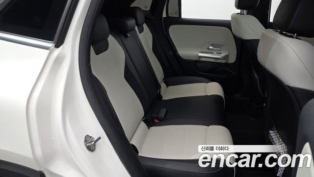 Mercedes-Benz GLA-Class 2020 — photo 17