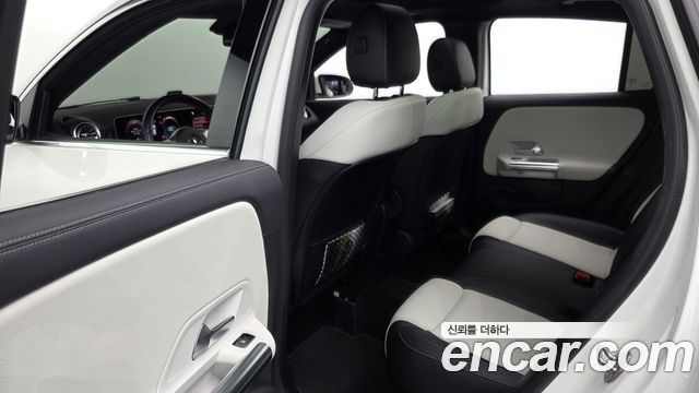 Mercedes-Benz GLA-Class 2020 — photo 18