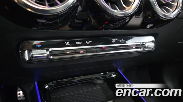 Mercedes-Benz GLA-Class 2020 — photo 22