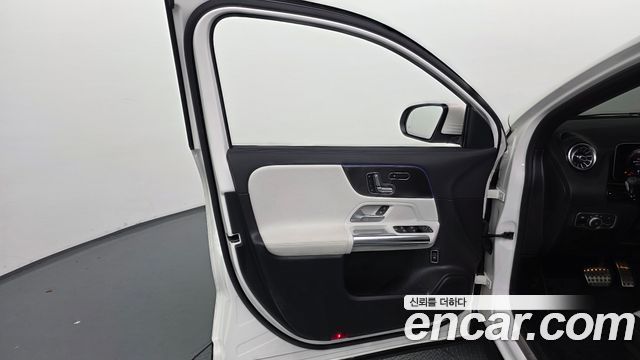Mercedes-Benz GLA-Class 2020 — photo 14