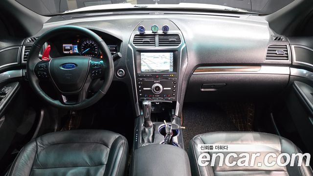 Ford Explorer 2016 — photo 10