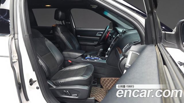 Ford Explorer 2016 — photo 17