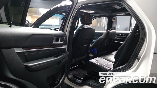 Ford Explorer 2016 — photo 16