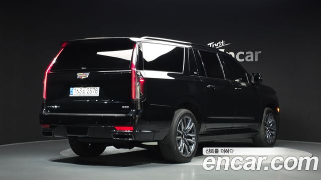 Cadillac Escalade 2023 — photo 2