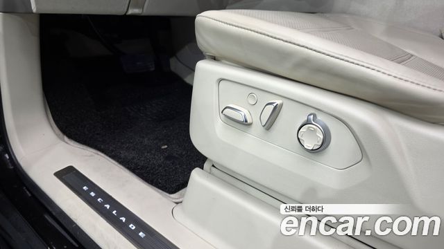 Cadillac Escalade 2023 — photo 17