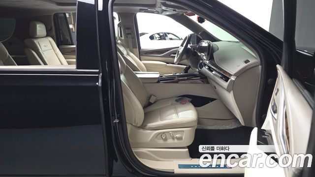 Cadillac Escalade 2023 — photo 16