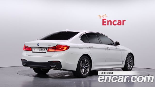 BMW 5-Series 2018 — photo 2