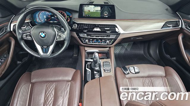 BMW 5-Series 2018 — photo 10