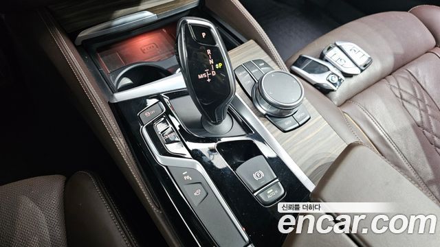 BMW 5-Series 2018 — photo 12