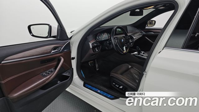 BMW 5-Series 2018 — photo 13