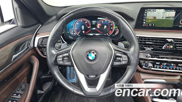 BMW 5-Series 2018 — photo 19