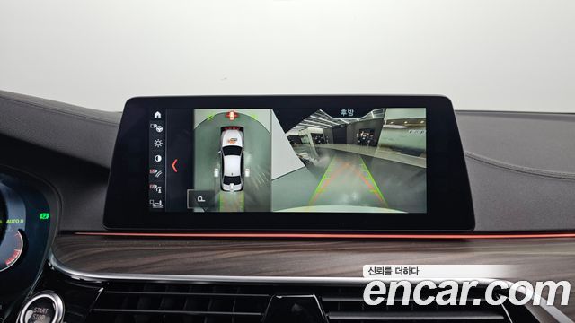 BMW 5-Series 2018 — photo 21