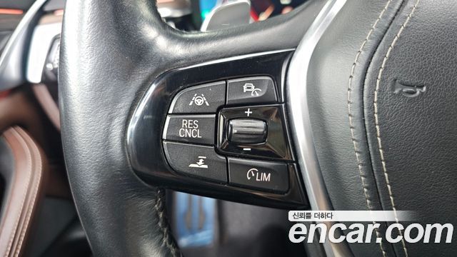 BMW 5-Series 2018 — photo 25