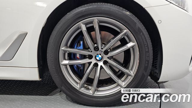 BMW 5-Series 2018 — photo 7