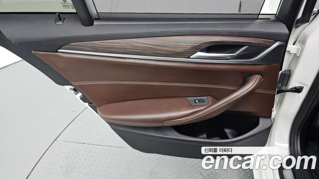 BMW 5-Series 2018 — photo 15