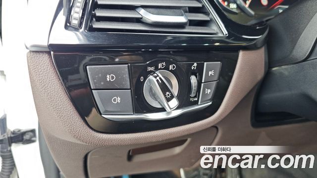 BMW 5-Series 2018 — photo 28