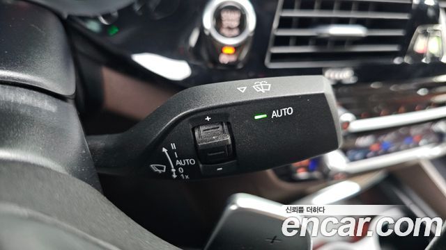 BMW 5-Series 2018 — photo 29