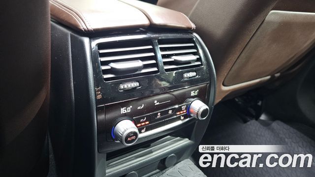 BMW 5-Series 2018 — photo 31