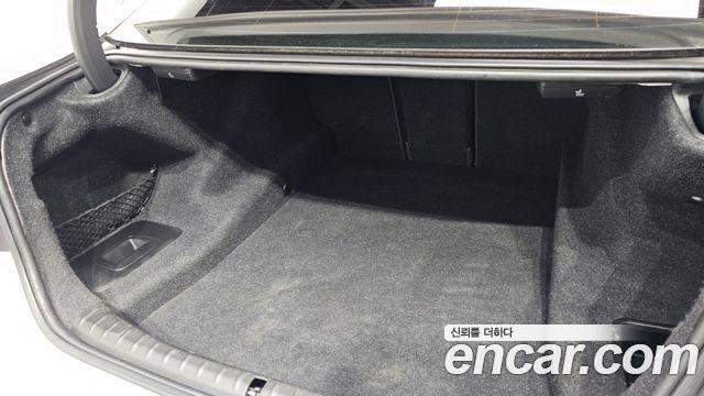 BMW 5-Series 2018 — photo 32