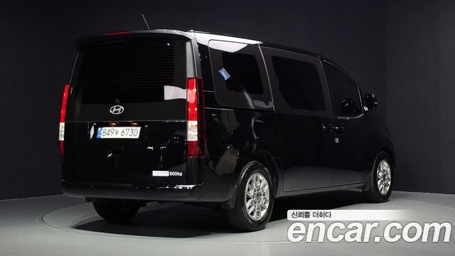 Hyundai Staria 2025 — photo 2