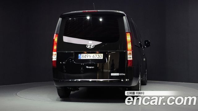 Hyundai Staria 2025 — photo 4