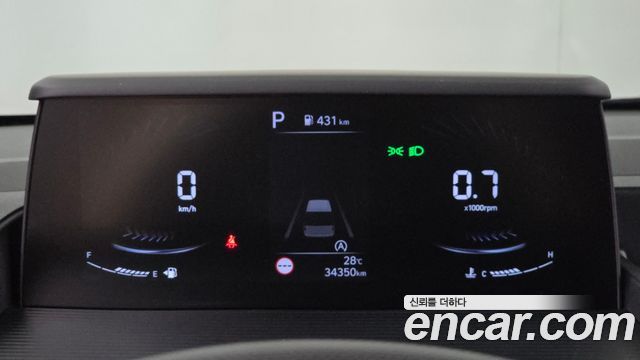 Hyundai Staria 2025 — photo 11