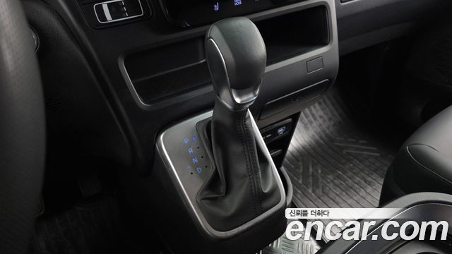 Hyundai Staria 2025 — photo 12