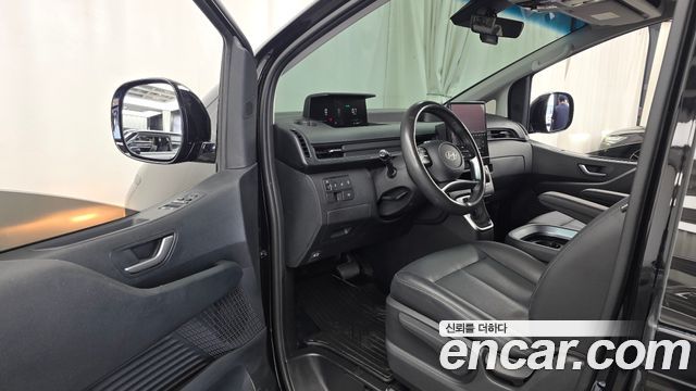 Hyundai Staria 2025 — photo 13