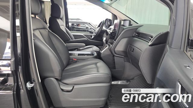 Hyundai Staria 2025 — photo 17