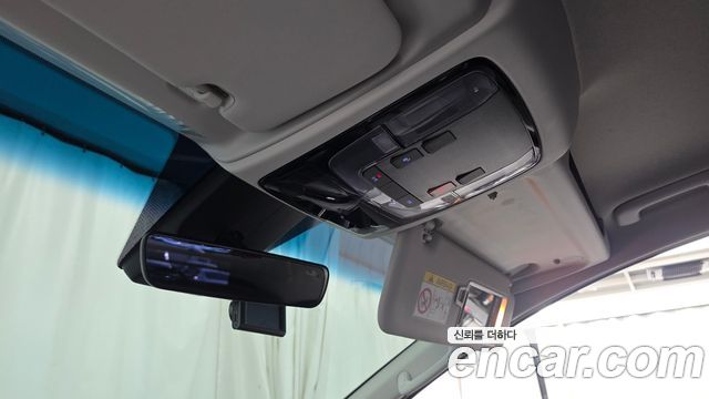 Hyundai Staria 2025 — photo 25