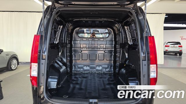 Hyundai Staria 2025 — photo 26
