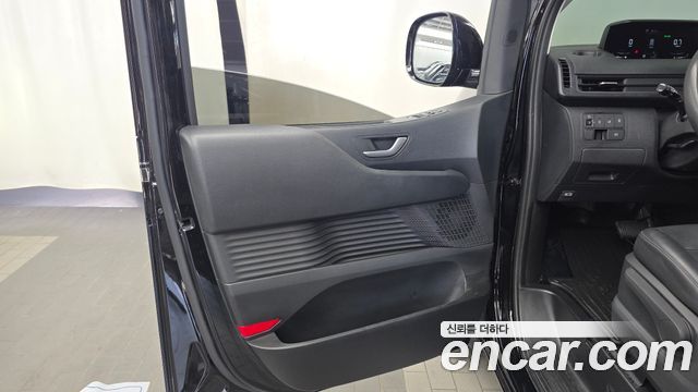 Hyundai Staria 2025 — photo 14
