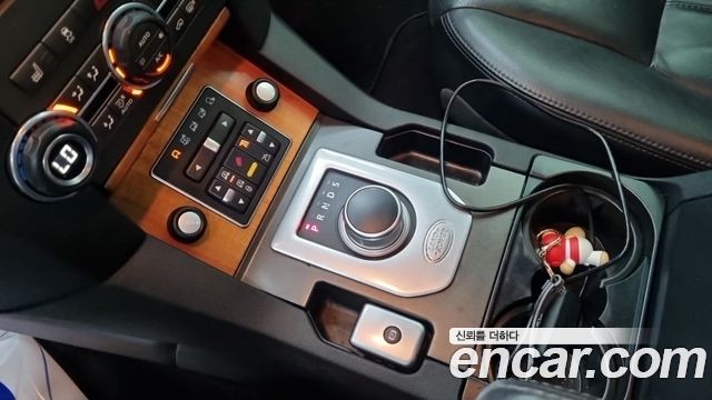 Land Rover Discovery 2013 — photo 9