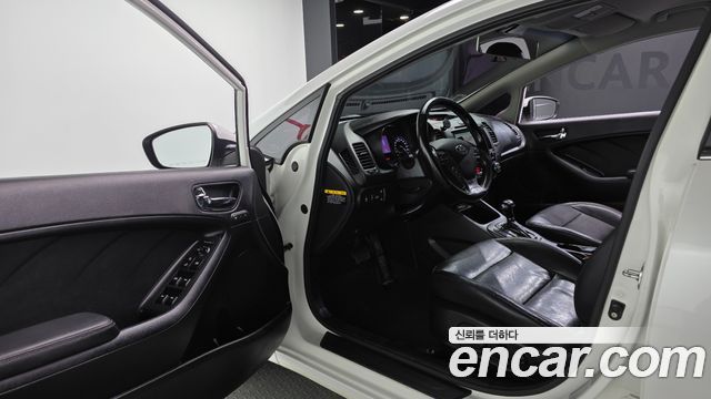 Kia K3 2015 — photo 13