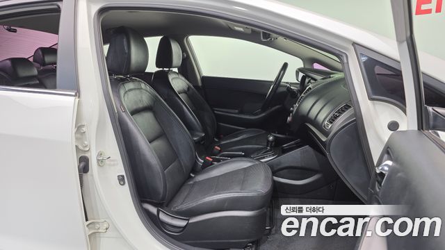 Kia K3 2015 — photo 17