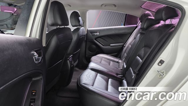 Kia K3 2015 — photo 16