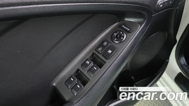 Kia K3 2015 — photo 27