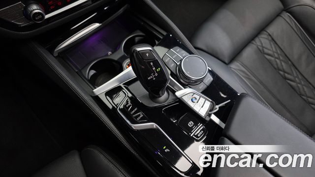 BMW 5-Series 2022 — photo 9