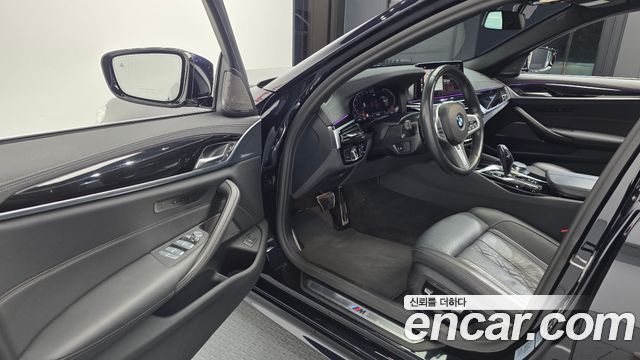 BMW 5-Series 2022 — photo 10