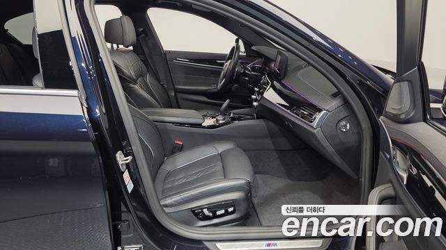 BMW 5-Series 2022 — photo 11