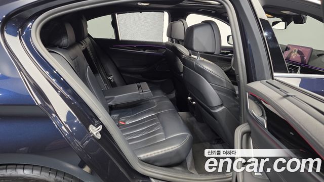 BMW 5-Series 2022 — photo 12