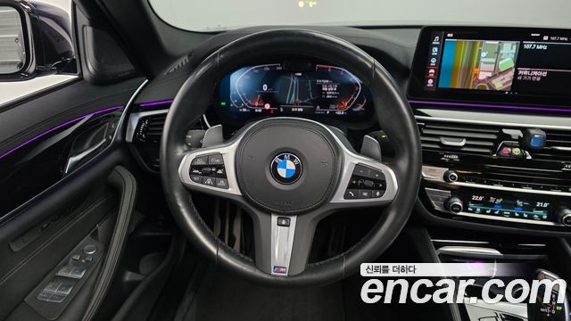 BMW 5-Series 2022 — photo 13