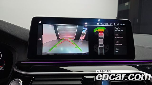 BMW 5-Series 2022 — photo 16