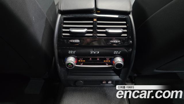BMW 5-Series 2022 — photo 18
