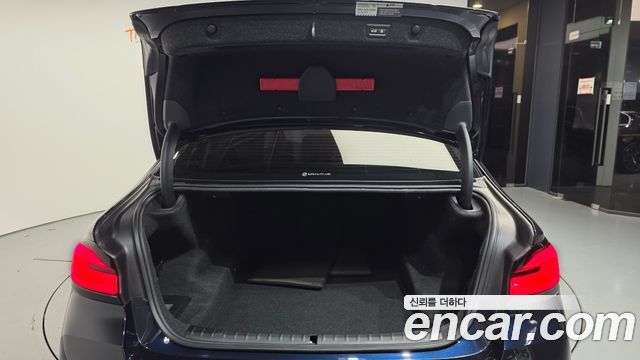BMW 5-Series 2022 — photo 20