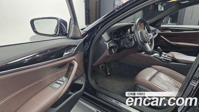 BMW 5-Series 2023 — photo 10