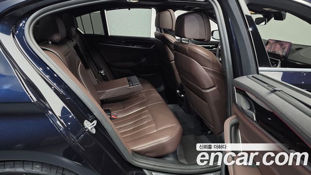 BMW 5-Series 2023 — photo 12